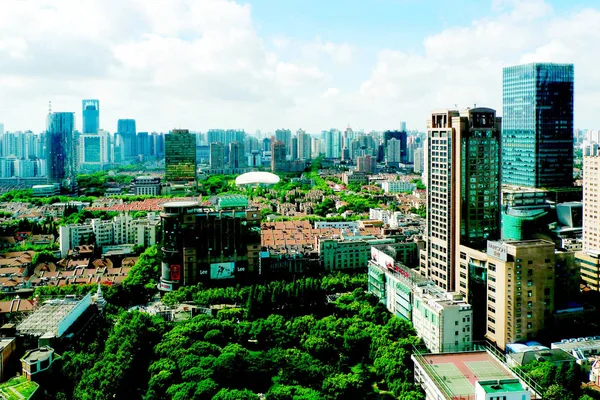 Горизонт Пусі Старими Будинками Сучасними Висотними Будівлями Шанхаї Китай Липня — стокове фото