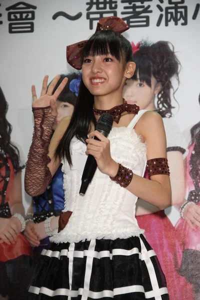 Medlem Japanska Pop Idol Flicka Gruppen Morning Musume Sköter Handskakning — Stockfoto