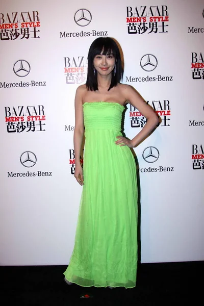 Chinese Actress Feier Poses She Arrives Award Ceremony Bazaar Mens — Stock Photo, Image