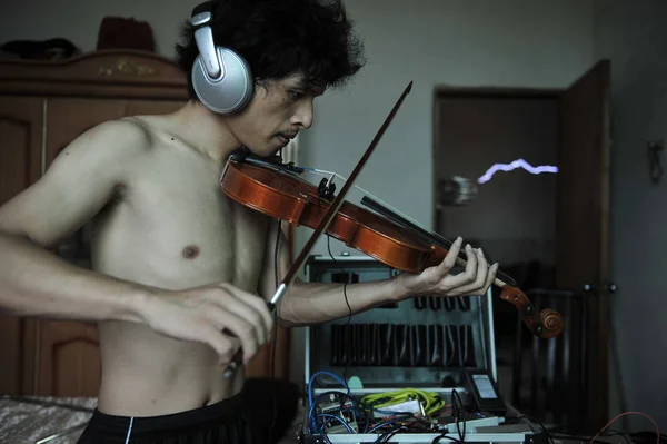 Passionné Bobines Telsa Wang Zengxiang Crée Musique Foudroyante Utilisant Transformateur — Photo