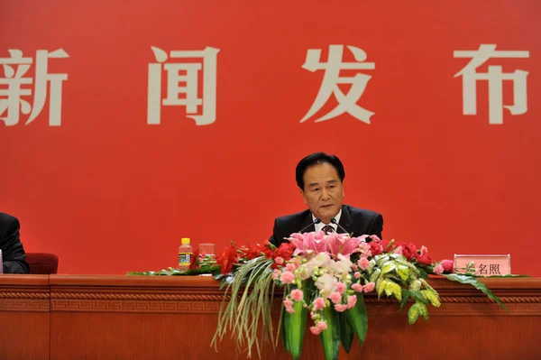 2012年11月7日 中国共产党第十八届全国代表大会发言人 人民日报 总编辑蔡明照在人民大会堂举行的新闻发布会上发表讲话 — 图库照片