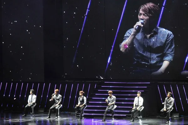 Medlemmar Sydkoreanska Pojkbandet Shinhwa Uppträda Sin Konsert Guangzhou City Södra — Stockfoto