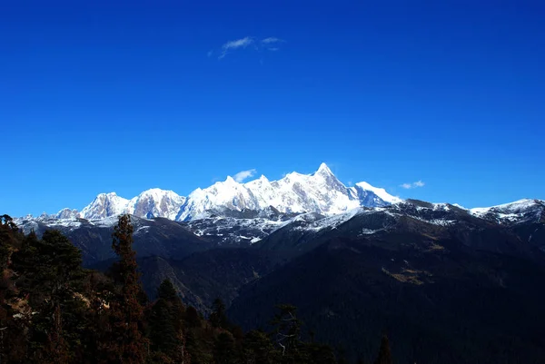 Nyingchi Ilinde Dağ Zirvelerinin Görünümü Güneybatı Chinas Tibet Özerk Bölgesi — Stok fotoğraf