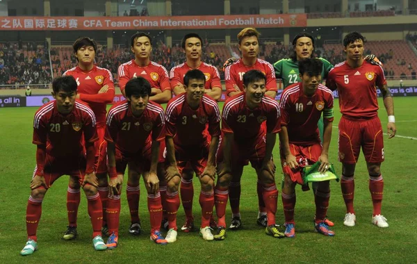 Chinese Voetballers Poseren Voor Een Vriendschappelijke Voetbalwedstrijd Tegen Nieuw Zeeland — Stockfoto