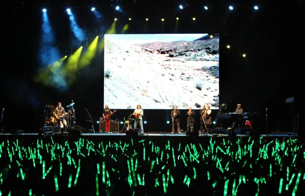 Amerykański Piosenkarz Jason Mraz Trzecie Lewo Wykonuje Podczas Koncertu Jason — Zdjęcie stockowe