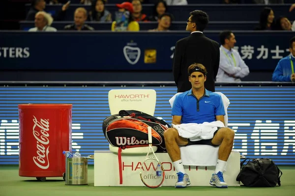 Roger Federer Schweiz Vilar Paus Som Han Tävlar Mot Stanislas — Stockfoto