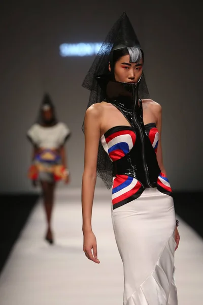 Модели Демонстрируют Новые Творения Модном Показе Simon Wang Время Весенней — стоковое фото