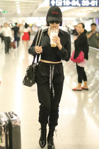 Chanteuse Actrice Chinoise Victoria Song Song Qian Arrive Aéroport International — Photo