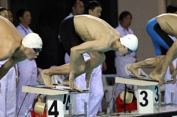 Олимпийский Чемпион Китая Плаванию Сунь Центре Готовится Прыгнуть Бассейн Финале — стоковое фото