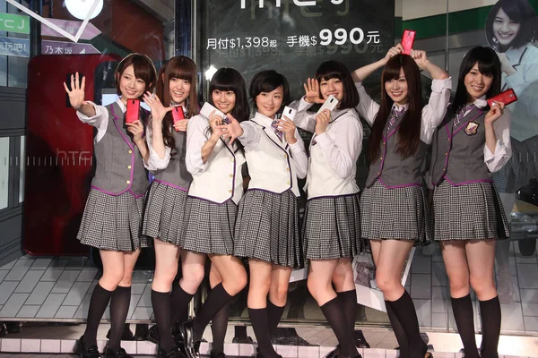 아이돌 Nogizaka46의 멤버는 이벤트 새로운 Htc 스마트폰에 2012 — 스톡 사진
