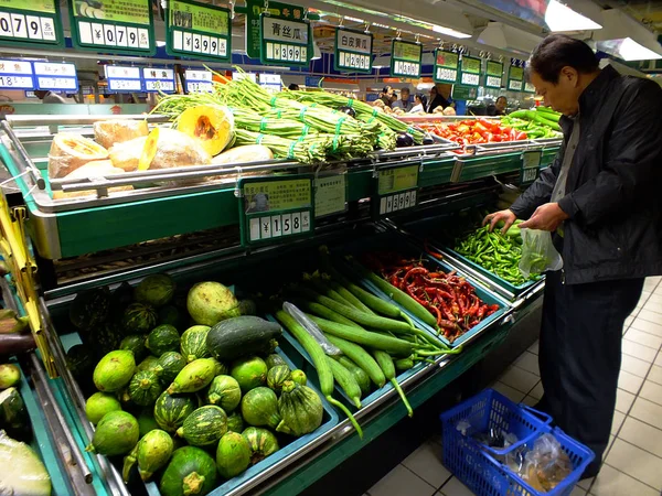 Des Clients Chinois Achètent Des Légumes Dans Supermarché Ville Yichang — Photo