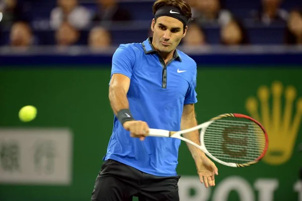 Roger Federer Schweiz Returnerar Ett Skott Mot Stanislas Wawrinka Schweiz — Stockfoto