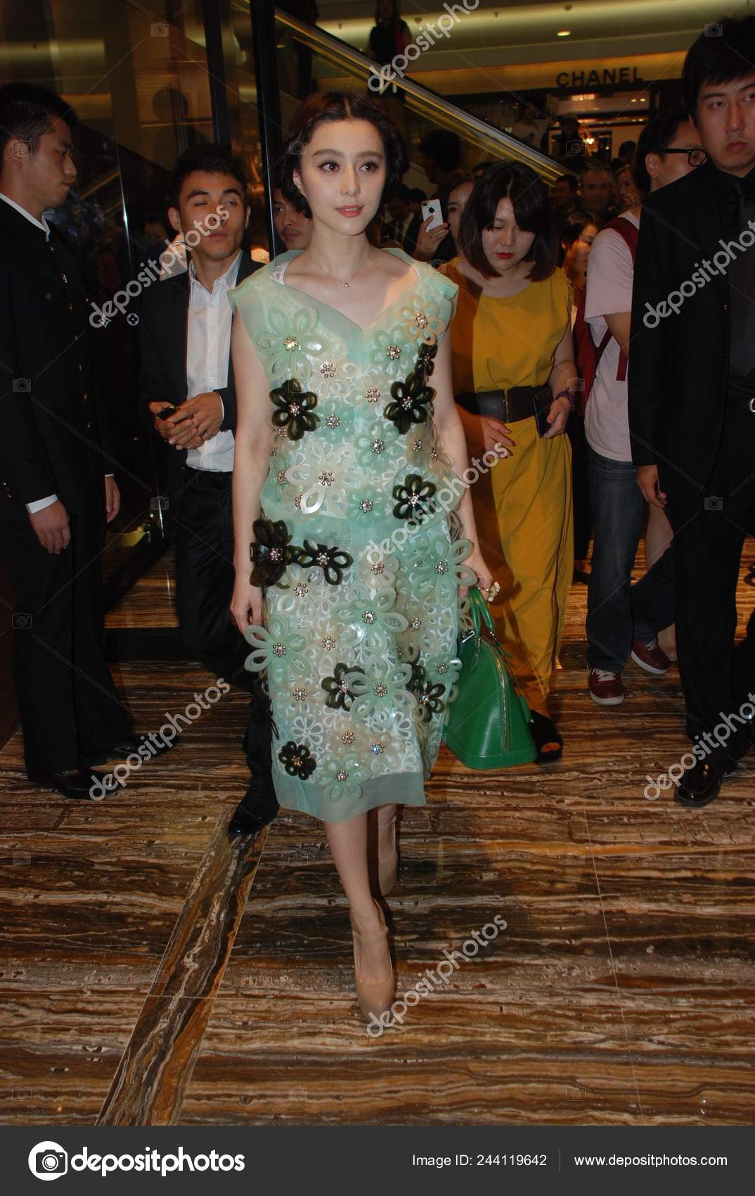 Louis Vuitton Maison Seoul Opening - Red Carpet Fashion Awards