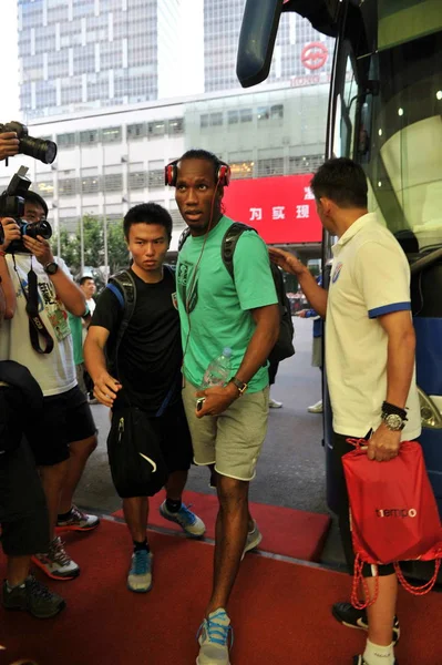 Didier Drogba Dari Shanghai Shenhua Tiba Stadion Hongkou Dengan Rekan — Stok Foto