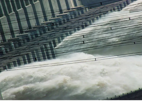 Потоки Воды Реки Янцзы Льются Плотины Три Ущелья Городе Ичан — стоковое фото