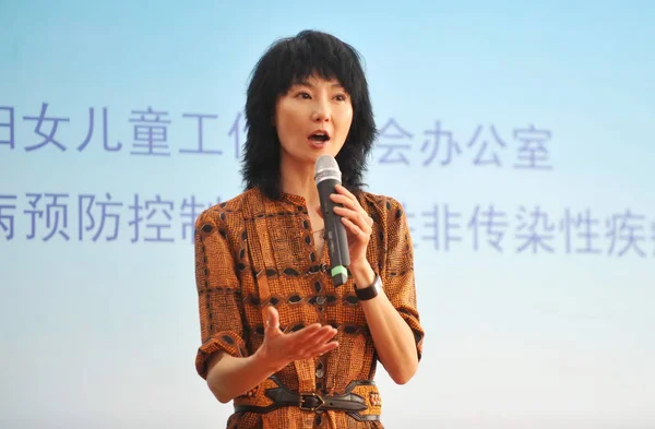 Hong Kong Aktorką Maggie Cheung Uczęszcza Imprezę Charytatywną Dla Dzieci — Zdjęcie stockowe