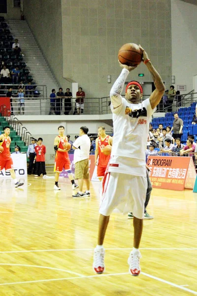 Pro Ball 전설의 Nba 아이버슨 2012 Pro Ball 라이온 따뜻하게 — 스톡 사진