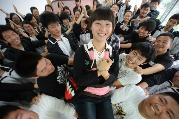 Chinese Students Play Teambuilding Game Vent Stress Activity Annual National — Stock Photo, Image