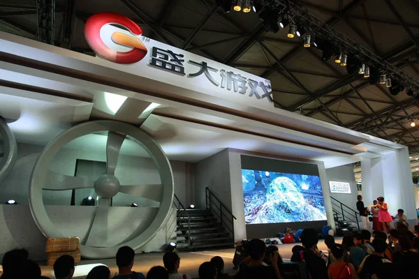 Visitors Crowd Stand Shanda Games 10Th China Digital Entertainment Expo — Stock Photo, Image