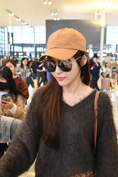 Китайська Актриса Тіффані Tang Або Тан Прибуває Міжнародного Аеропорту Шанхай — стокове фото