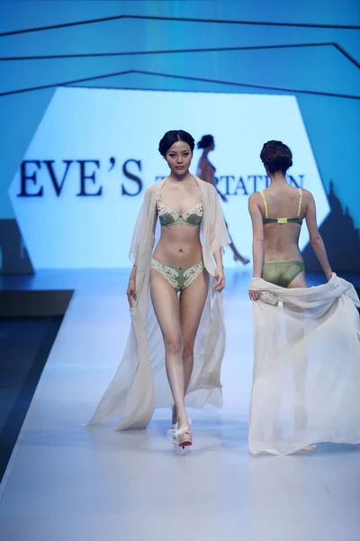 Los Modelos Muestran Nuevas Creaciones Desfile Moda Lencería Eves Temptation — Foto de Stock