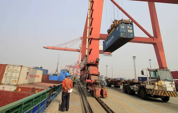 Container Lifted Container Terminal Port Nanjing Nanjing City East Chinas — Stock Photo, Image