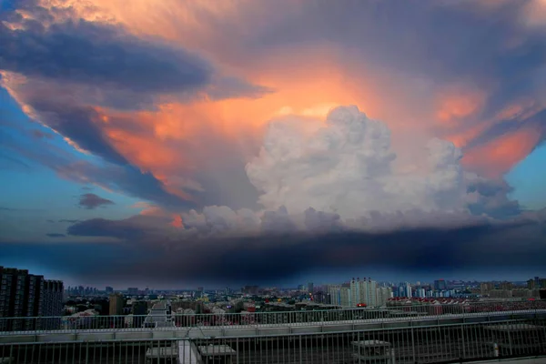 Vue Nuage Ressemblant Champignon Dans Ciel Pékin Chine Juin 2012 — Photo