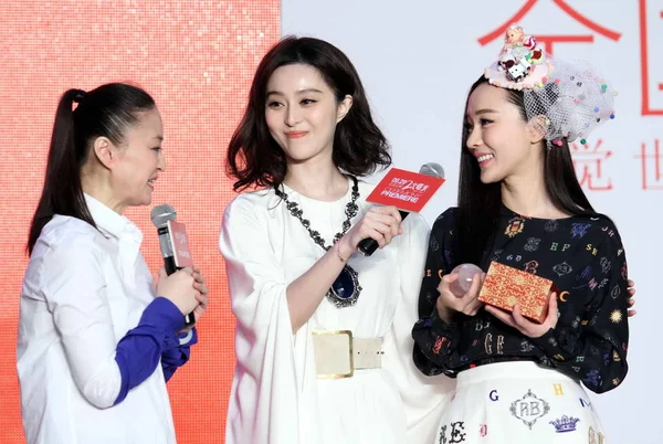 左から 中国の監督李勇 女優ファン ビンビンとフオ シヤンは 2012年9月24日 中国の北京で映画 ダブル エクスポージャー の記者会見に出席した — ストック写真