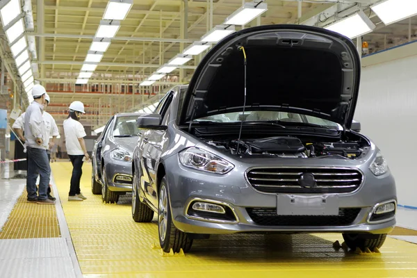 Coches Fiat Viaggio Pasan Través Línea Montaje Planta Gac Fiat — Foto de Stock