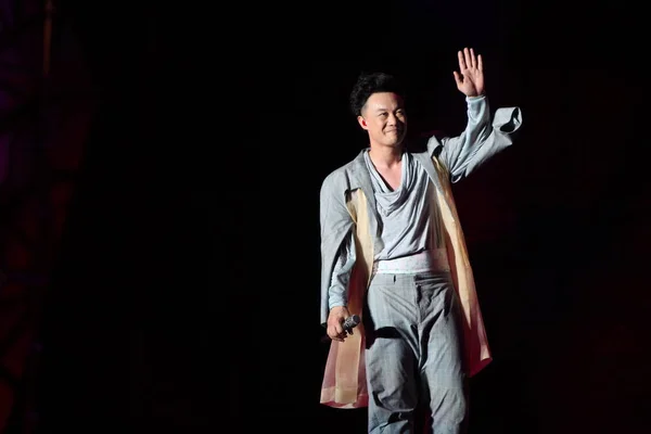 Cantor Hong Kong Eason Chan Acena Aos Fãs Durante Seu — Fotografia de Stock