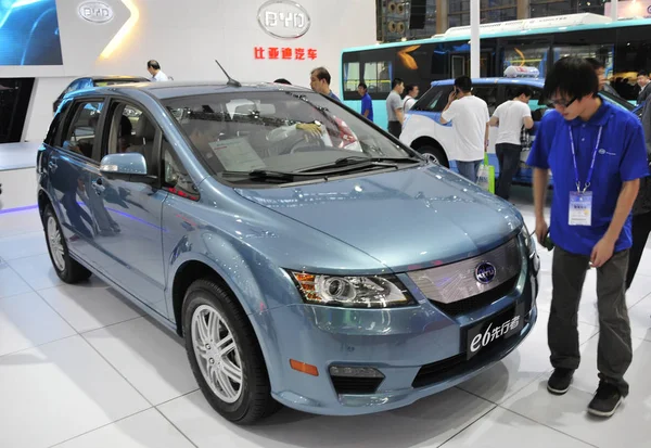Visitors Try Out Byd Electric Car Auto Show Shenzhen City — Stock Photo, Image