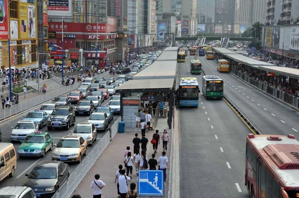 Vehicles Move Slowly Traffic Jam Road Guangzhou City South Chinas — Stock Photo, Image