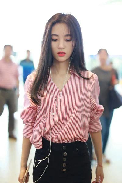 Cantora Atriz Chinesa Jingyi Chega Aeroporto Internacional Hongqiao Xangai Antes — Fotografia de Stock