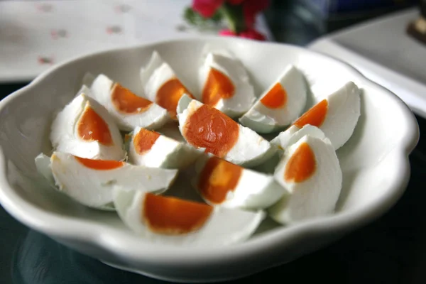 Plate Duck Eggs Pictured Restaurant Jinhu East Chinas Jiangsu Province — Stock Photo, Image