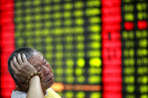 Investor Cina Melihat Harga Saham Merah Untuk Kenaikan Harga Dan — Stok Foto