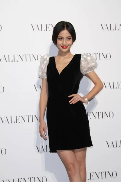 Χονγκ Κονγκ Μοντέλο Και Ηθοποιός Angelababy Θέτει Κατά Την Valentino — Φωτογραφία Αρχείου