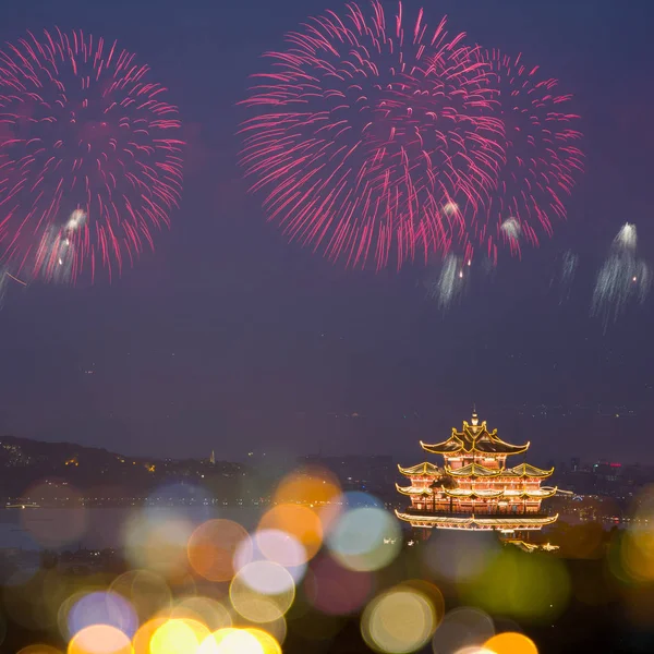 Los Fuegos Artificiales Explotan Cielo Durante Espectáculo Internacional Fuegos Artificiales —  Fotos de Stock