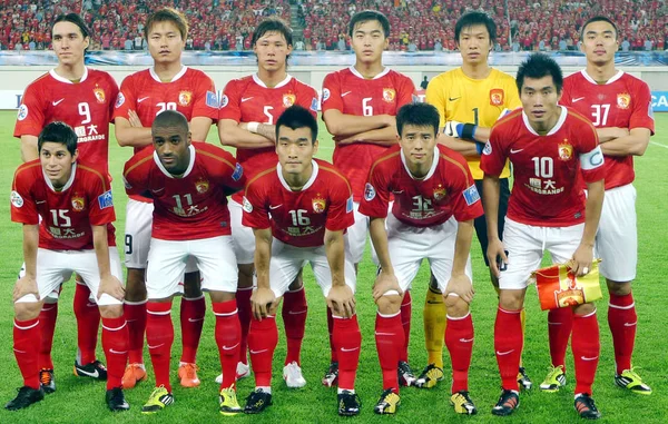 Soccer Players Chinas Guangzhou Evergrande Pose Photographers Ahead Group Match — 图库照片