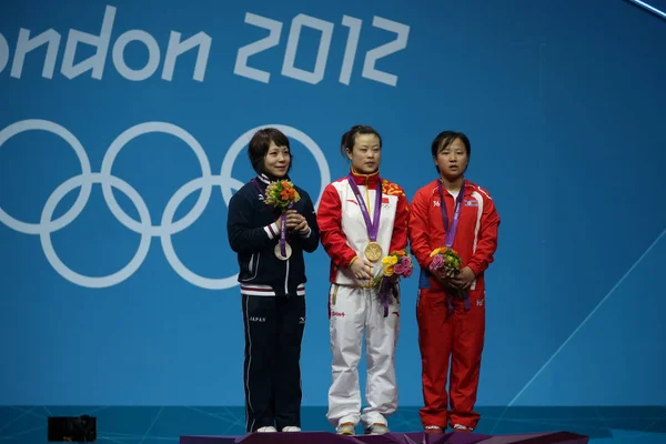 Zleva Stříbrná Medalistka Hiromi Mijáake Japonska Zlatá Medailista Wang Mingjuan — Stock fotografie