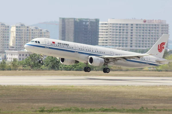 Airbus A321 200 Sugárhajtású Repülőgép Air China Leveszi Sanya Phoenix — Stock Fotó