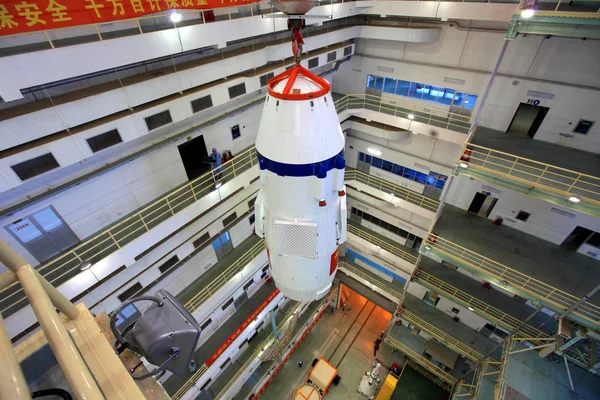 Das Raumschiff Shenzhou Shenzhou Wird Gehoben Bevor Auf Einer Trägerrakete — Stockfoto