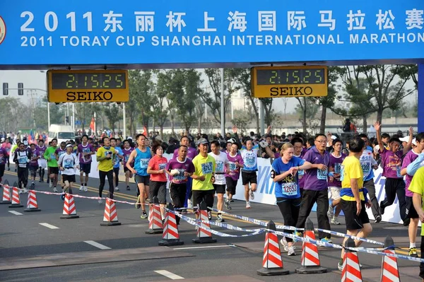 Participants Run 2011 Toray Cup Shanghai International Marathon Shanghai China — Stock Photo, Image