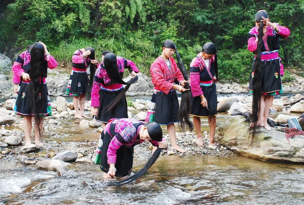 stock image Women of Red Yao minority ethnic group wash their long hair in the river in Huangluo Yao Village, Longsheng county, Guilin city, south Chinas Guangxi Zhuang Autonomous Region, April 2008