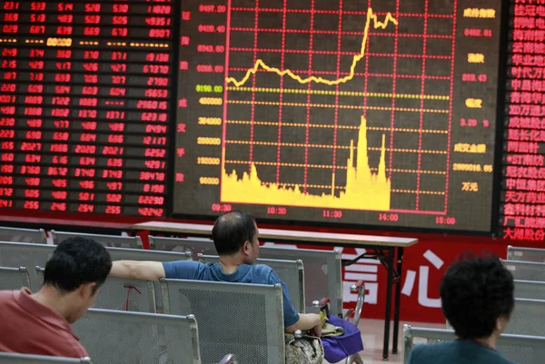 Investor Cina Melihat Harga Saham Merah Untuk Kenaikan Harga Dan — Stok Foto