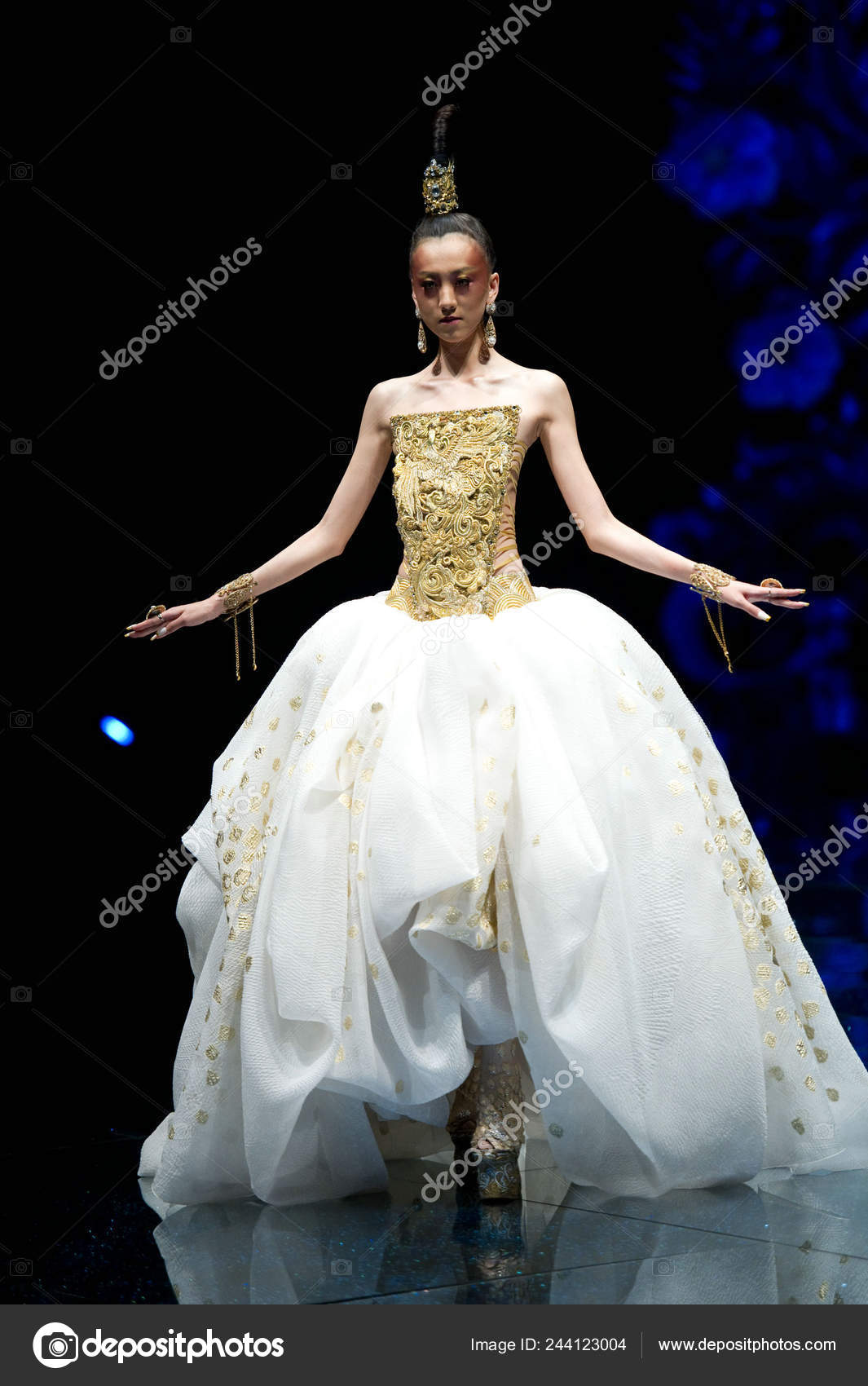 Model Presents Creation Designer Guo Pei Fashion Show Chinese