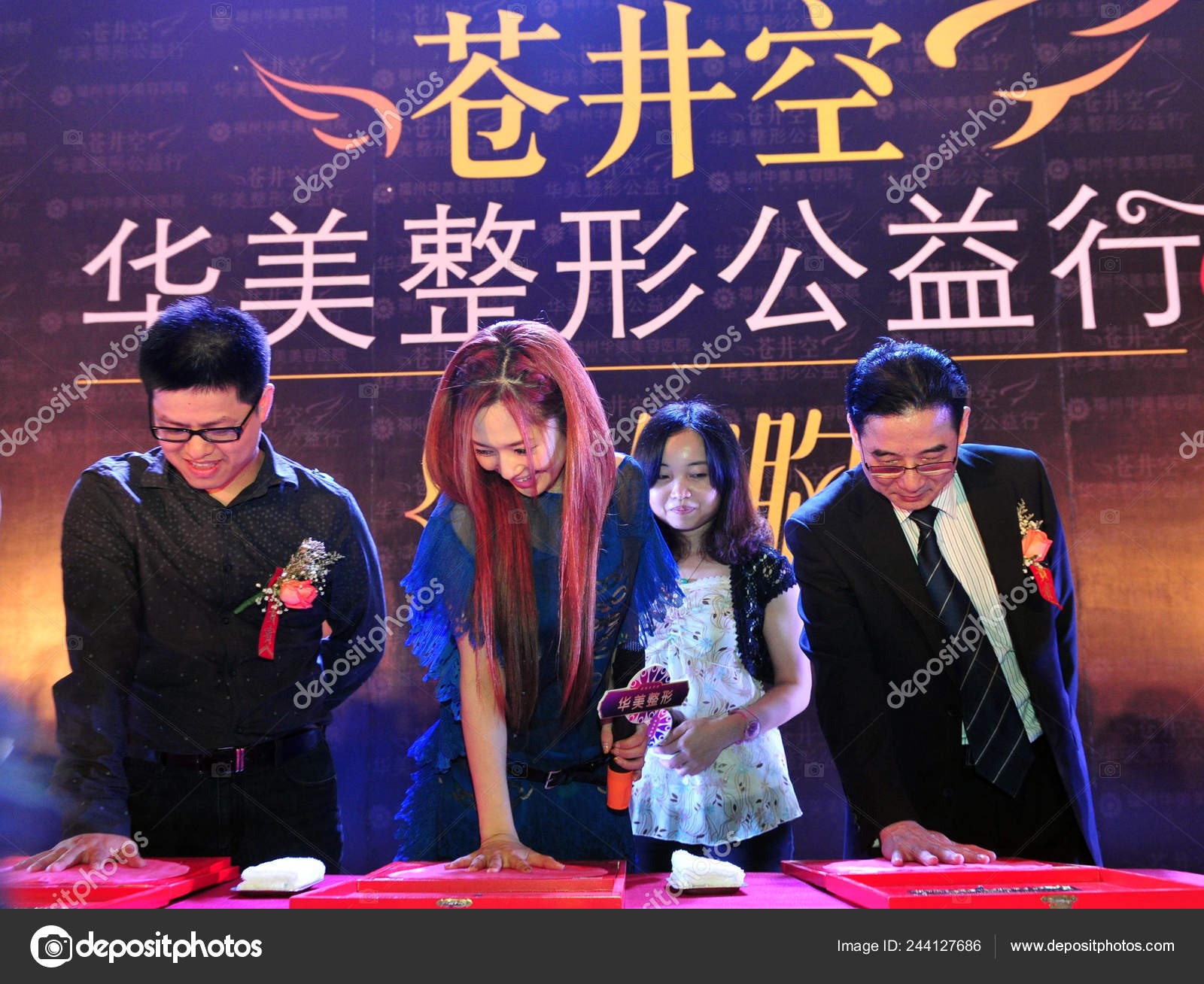 Japon Oyuncu Eski Porno Yıldızı Aoi Sora Soldan Fuzhou City — Stok  Editoryel Fotoğraf © ChinaImages 244127686