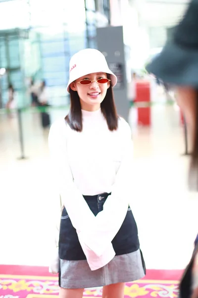 Chinese Actrice Qin Arriveert Bij Shanghai Hongqiao International Airport Voor — Stockfoto