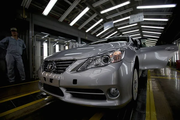 Carros Toyota Passam Pela Linha Montagem Uma Fábrica Automóveis Toyota — Fotografia de Stock