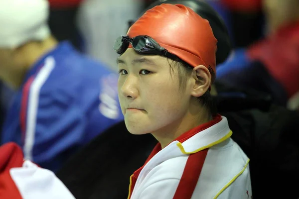 Kínai Olimpiai Úszás Bajnok Shiwen Néz Előtt Döntőben Női 50M — Stock Fotó