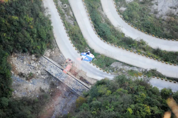 Konkurrent Flyger Det Första Wingsuit Flying World Championship Tianmen Mountain — Stockfoto